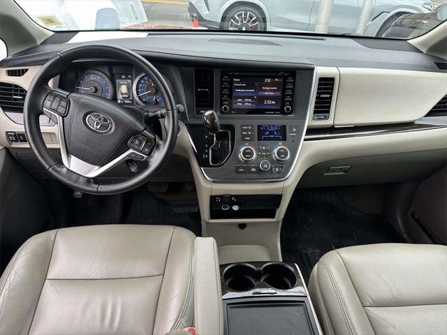 Used 2019 Toyota Sienna XLE image 16