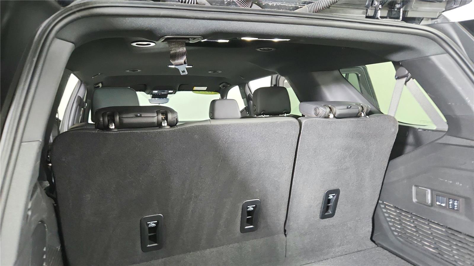 Used 2025 Chevrolet Tahoe High Country image 20