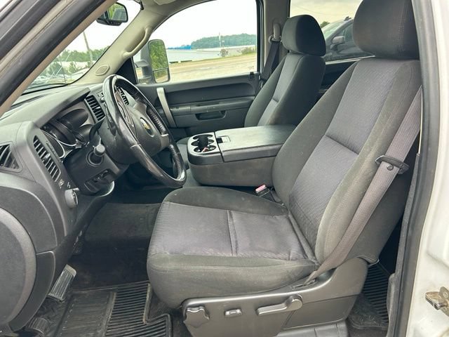 Used 2011 Chevrolet Silverado 3500 LT w/ Interior Plus Package AWD/4WD image 6