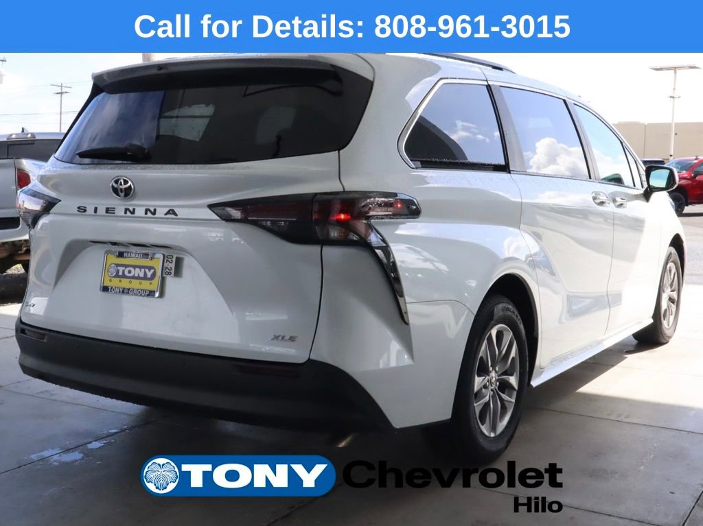 Used 2026 Toyota Sienna XLE image 5