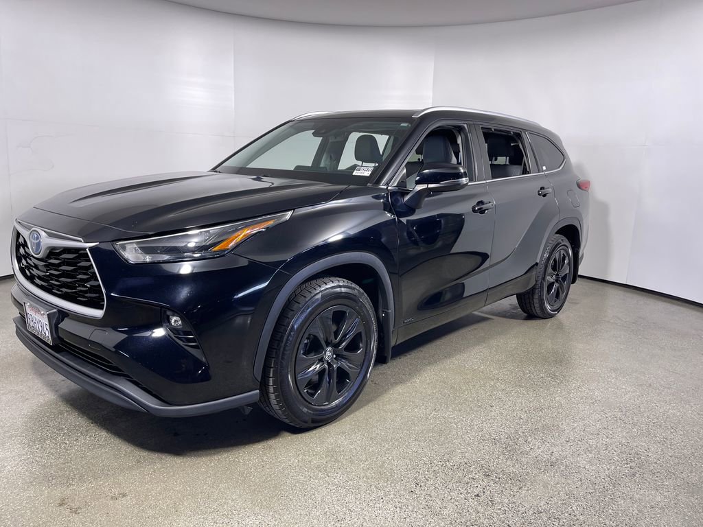Used 2022 Toyota Highlander XLE AWD/4WD image 7
