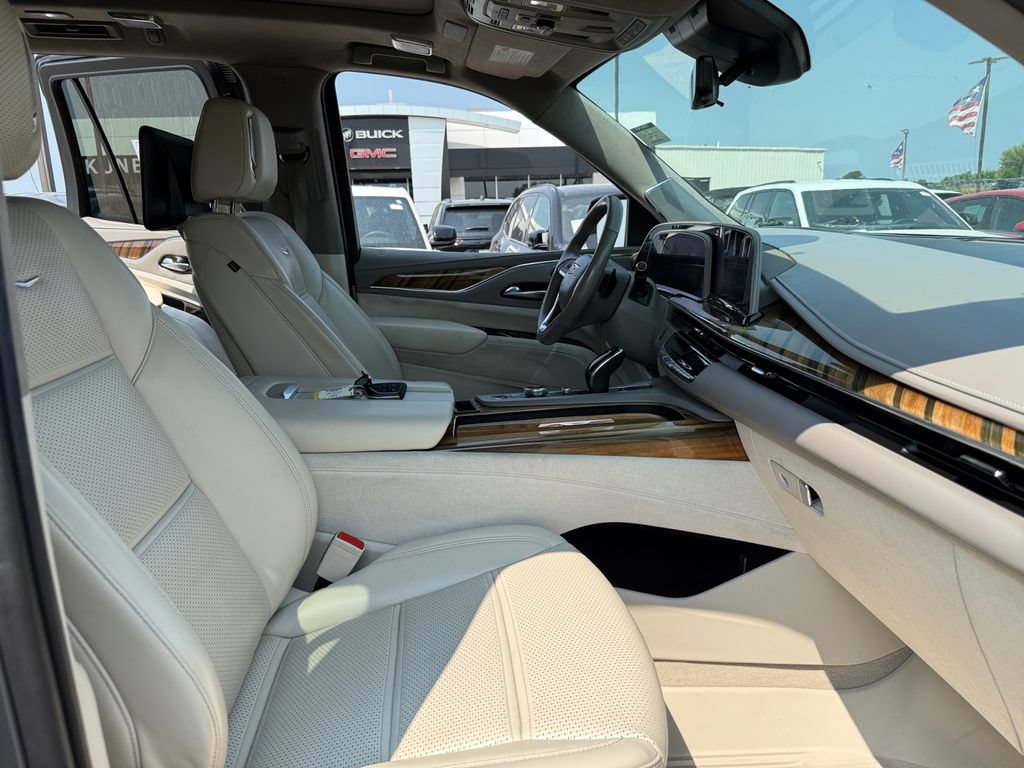 Used 2021 Cadillac Escalade Sport Platinum w/ LPO, ONYX Package AWD/4WD image 45