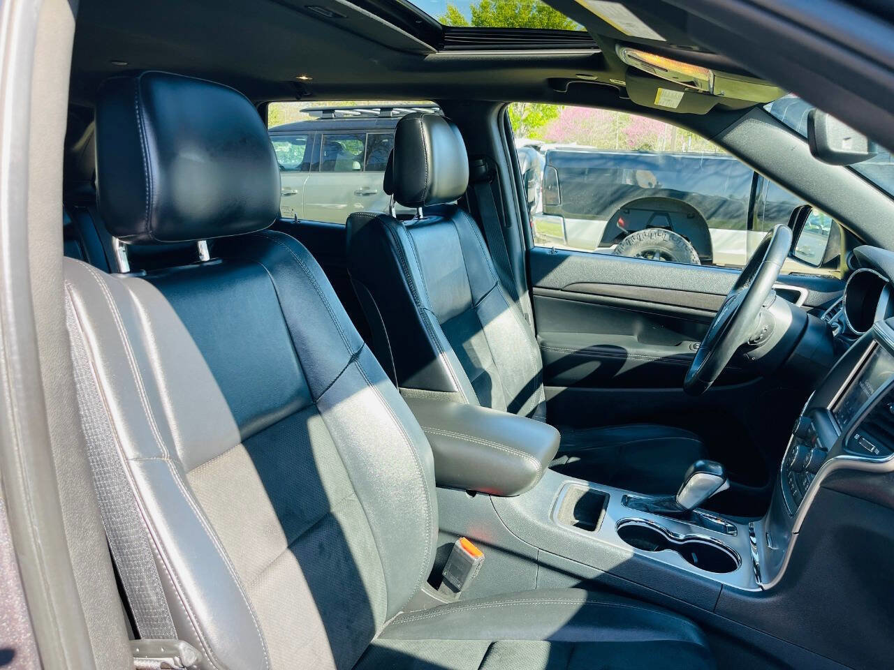 Used 2018 Jeep Grand Cherokee Altitude image 35