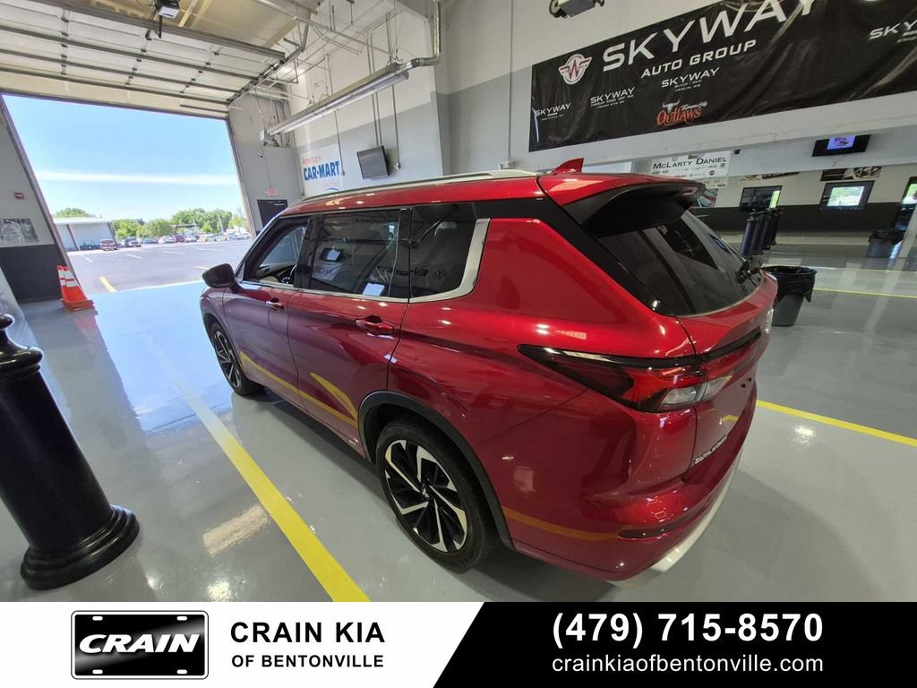Used 2023 Mitsubishi Outlander SEL AWD/4WD image 3