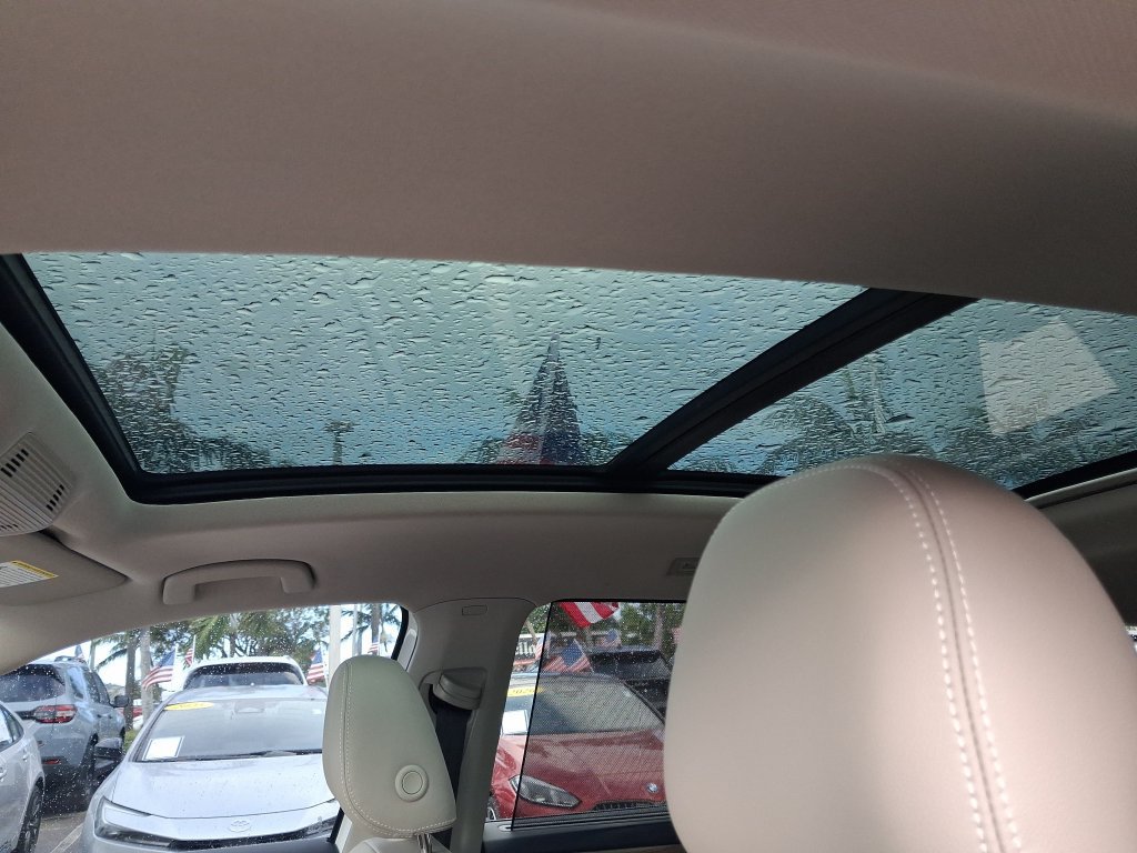 Used 2024 Volkswagen Atlas SE w/ Panoramic Sunroof Package FWD image 20
