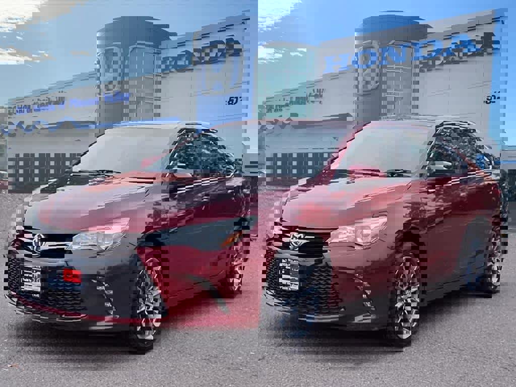 Used 2017 Toyota Camry LE image 1