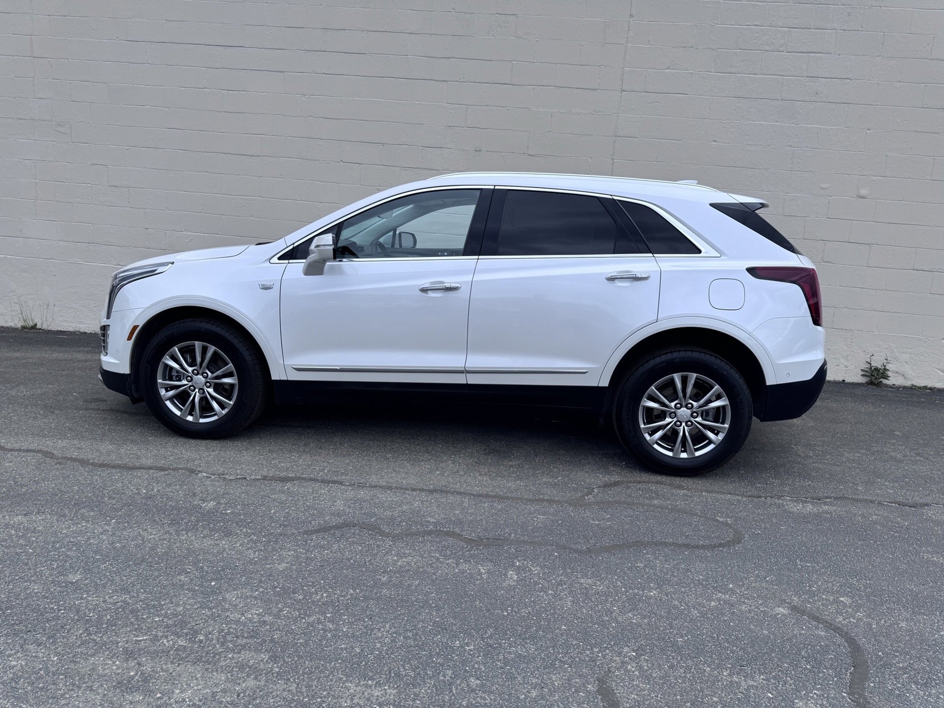 Used 2021 Cadillac XT5 Premium Luxury image 2