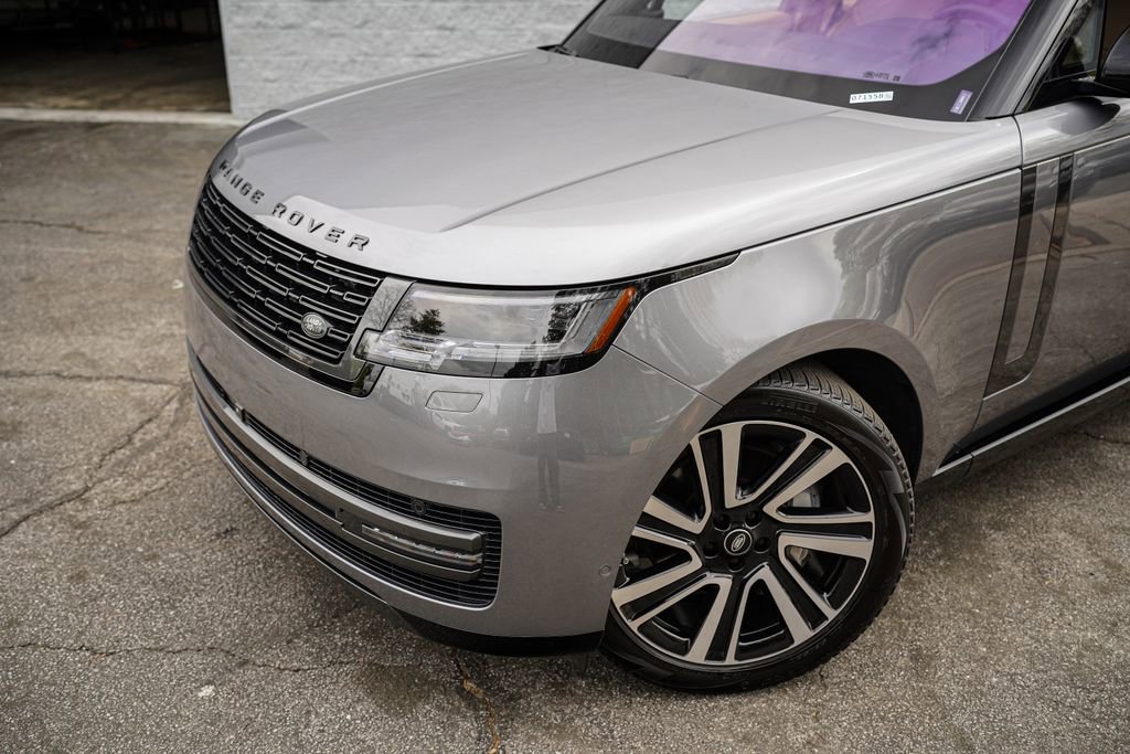 Used 2023 Land Rover Range Rover SE image 2