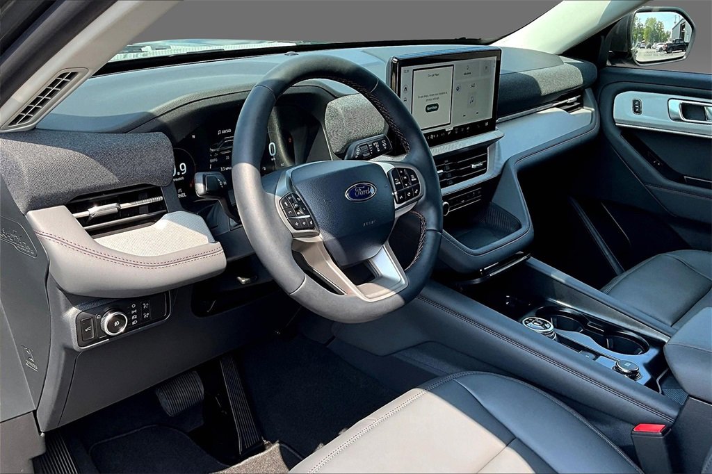 New 2025 Ford Explorer Active image 3