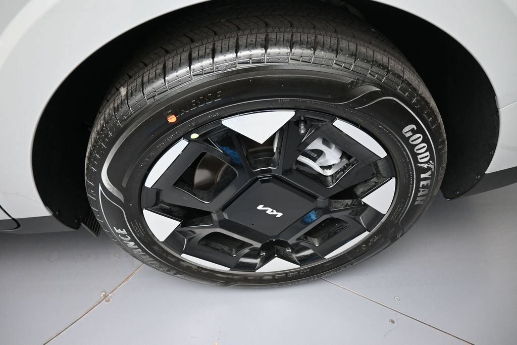 New 2026 Kia Carnival EX FWD image 15