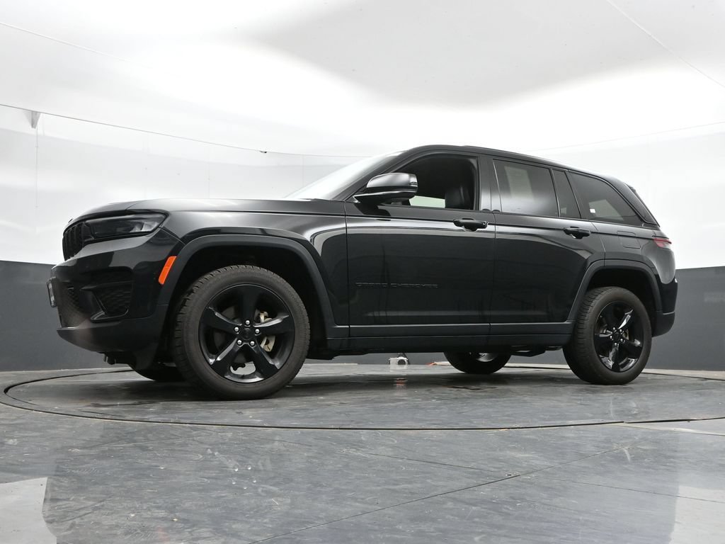 Used 2023 Jeep Grand Cherokee Altitude AWD/4WD image 44