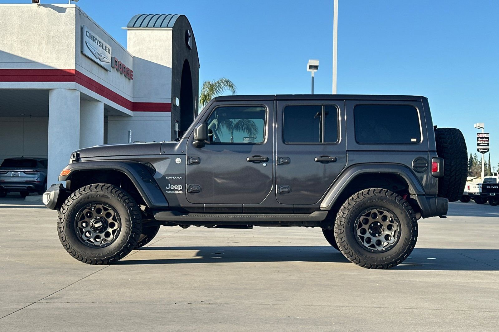 Used 2019 Jeep Wrangler Unlimited Sahara image 3