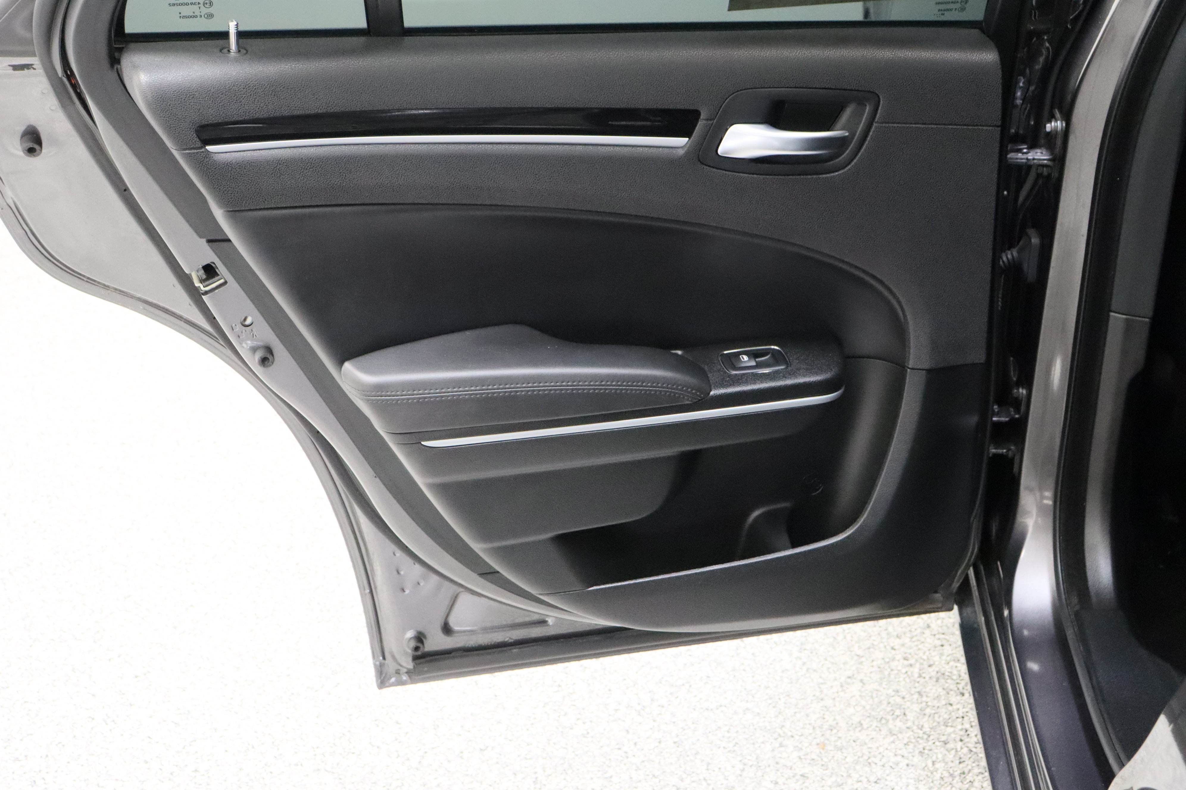 Used 2023 Chrysler 300 Touring w/ Sport Appearance Package RWD image 26