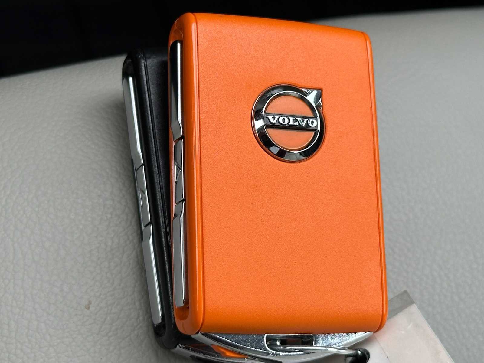 Certified 2023 Volvo XC40 B5 Plus w/ Protection Package Premier image 34