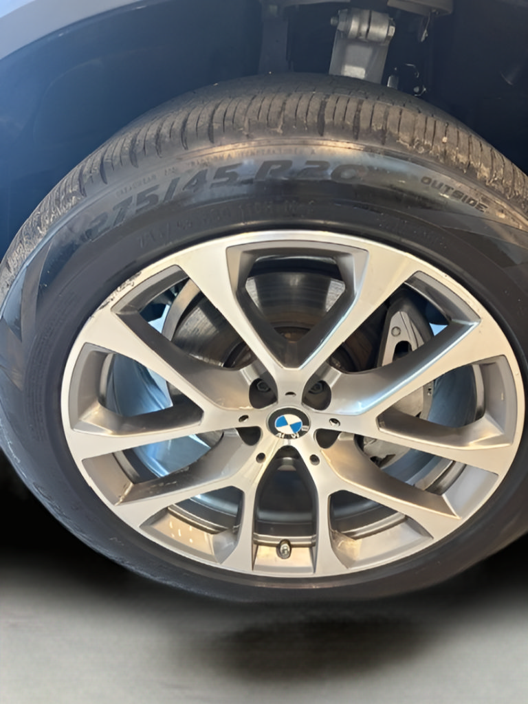 Used 2025 BMW X5 xDrive40i w/ Premium Package AWD/4WD image 5