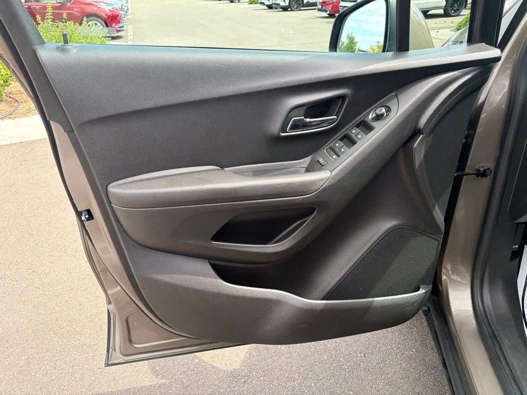 Used 2020 Chevrolet Trax LS FWD image 21