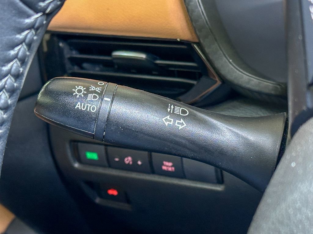 Used 2022 Nissan Sentra SV w/ SV Premium Package image 29