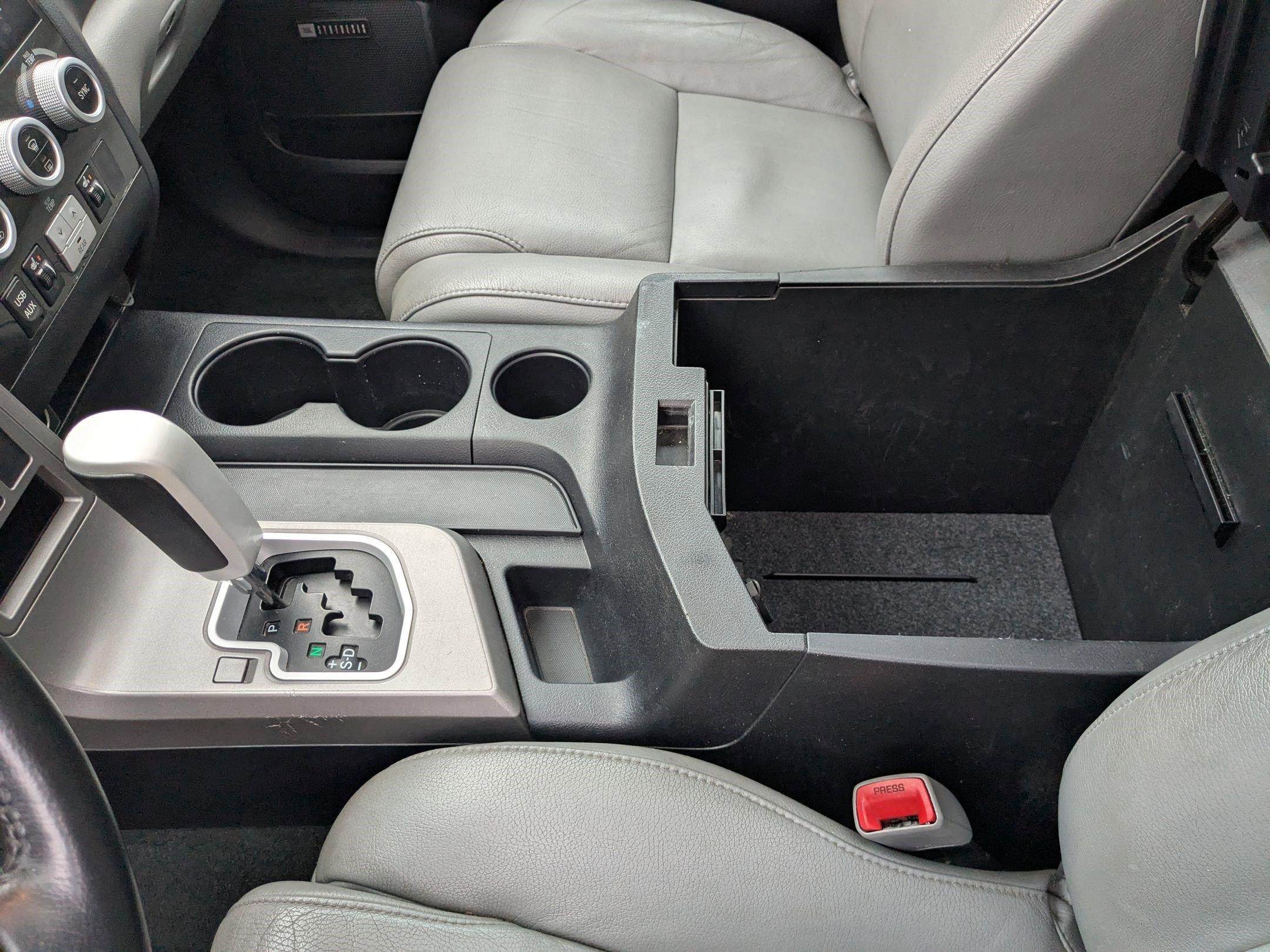 Used 2013 Toyota Sequoia Limited image 34