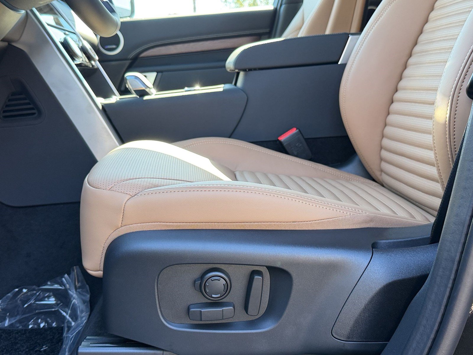 New 2026 Land Rover Discovery Dynamic SE AWD/4WD image 5