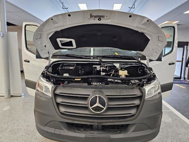 Used 2024 Mercedes-Benz eSprinter 170 Cargo image 34