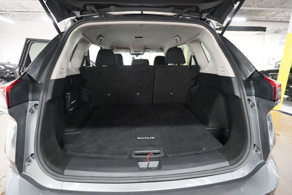 Used 2024 Nissan Rogue S image 10
