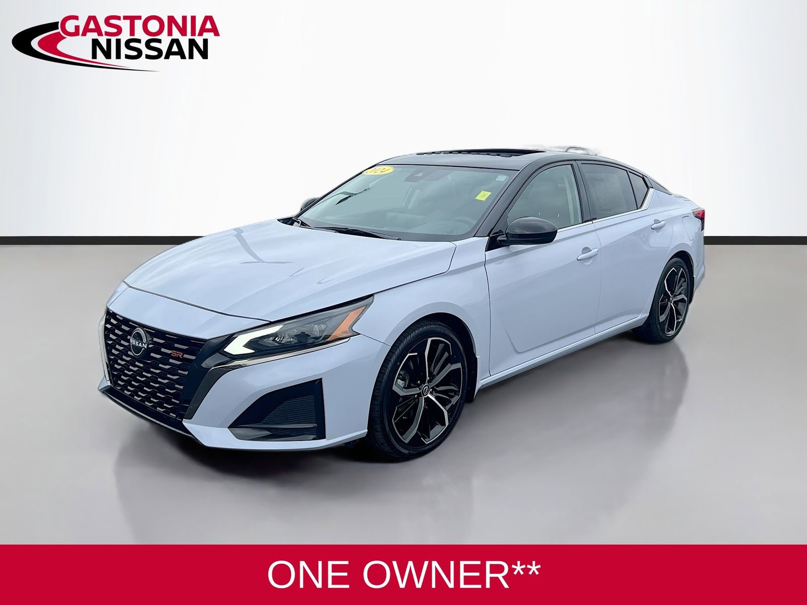 Used 2024 Nissan Altima 2.5 SR w/ SR Premium Package image 3