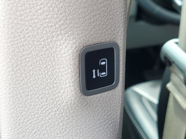 Used 2024 Chrysler Pacifica Touring-L FWD image 36