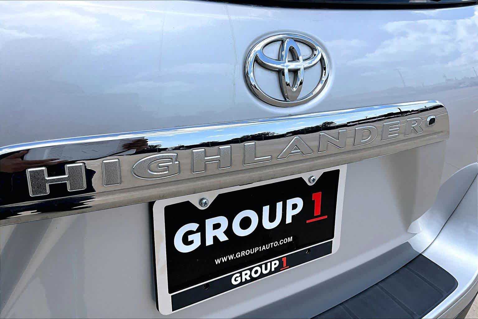 Used 2012 Toyota Highlander SE w/ Tow Pkg FWD image 8