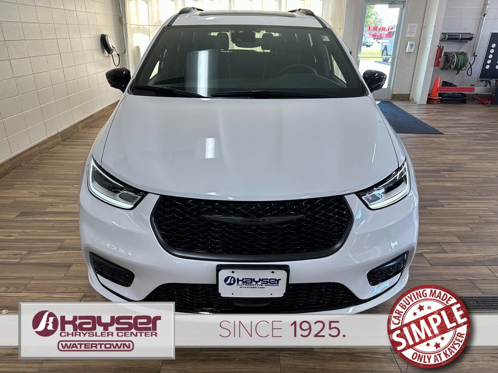 New 2026 Chrysler Pacifica Limited w/ S Appearance Package image 7