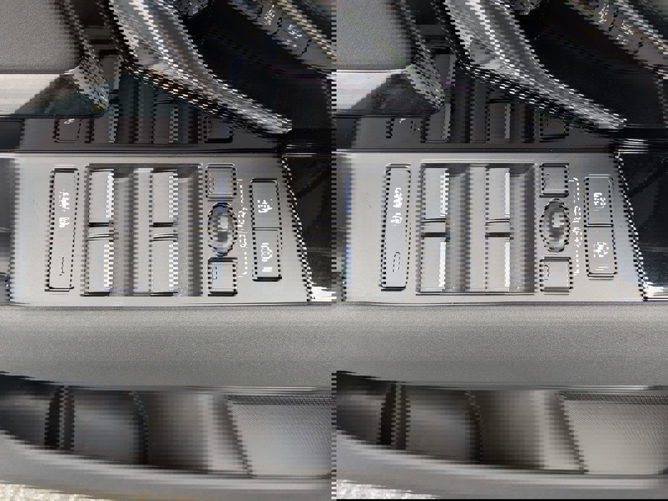 Certified 2024 Land Rover Range Rover Evoque Dynamic SE image 21