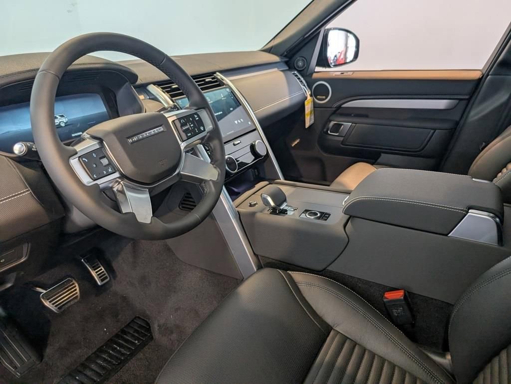 New 2026 Land Rover Discovery Limited Edition image 12