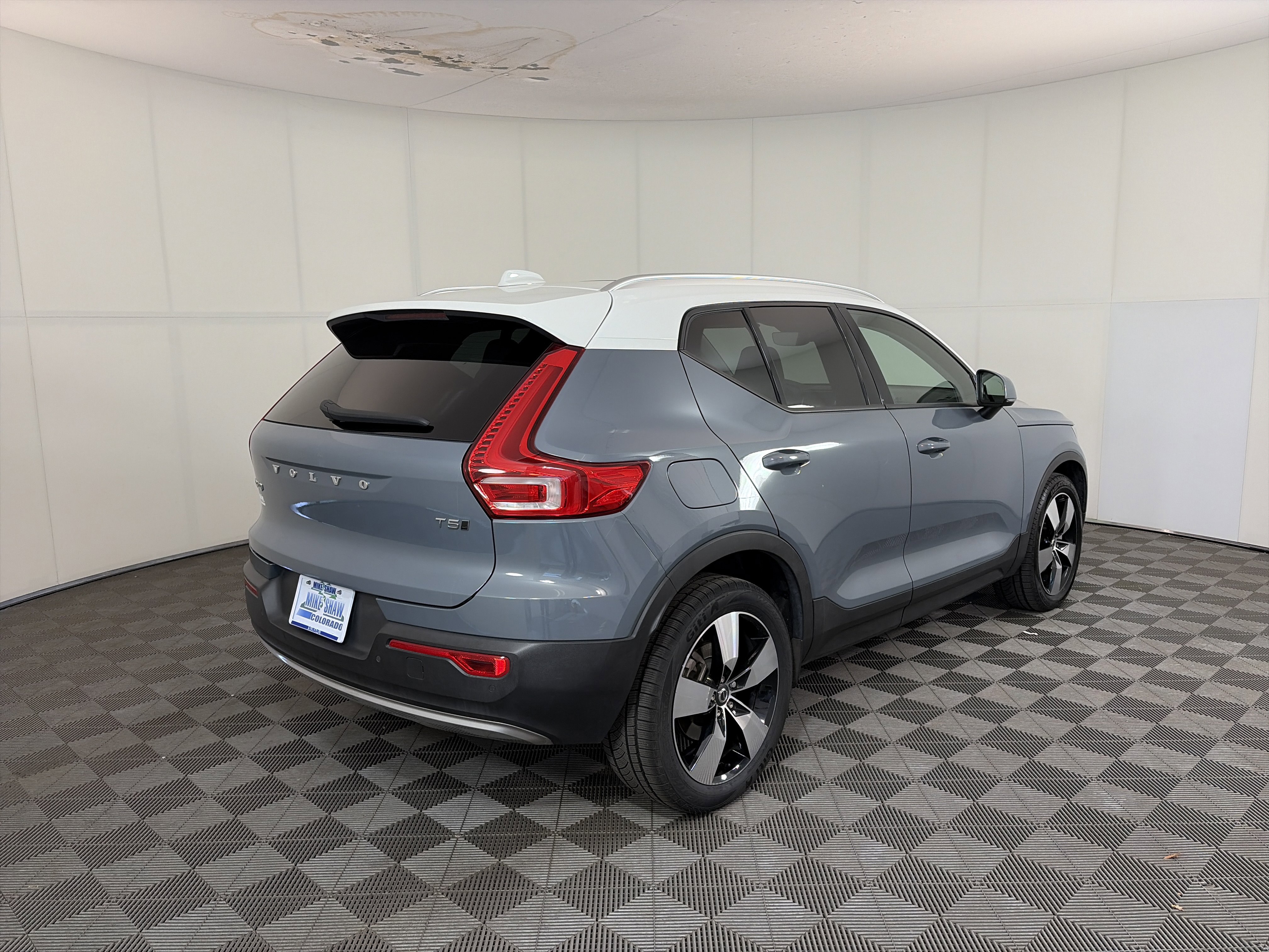 Used 2021 Volvo XC40 T5 Momentum w/ Premium Package AWD/4WD image 5
