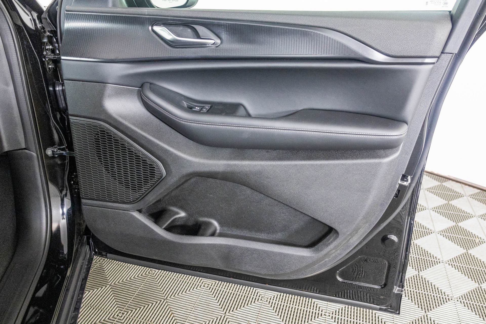 New 2025 Jeep Grand Cherokee L Laredo w/ Luxury Tech Group I image 37