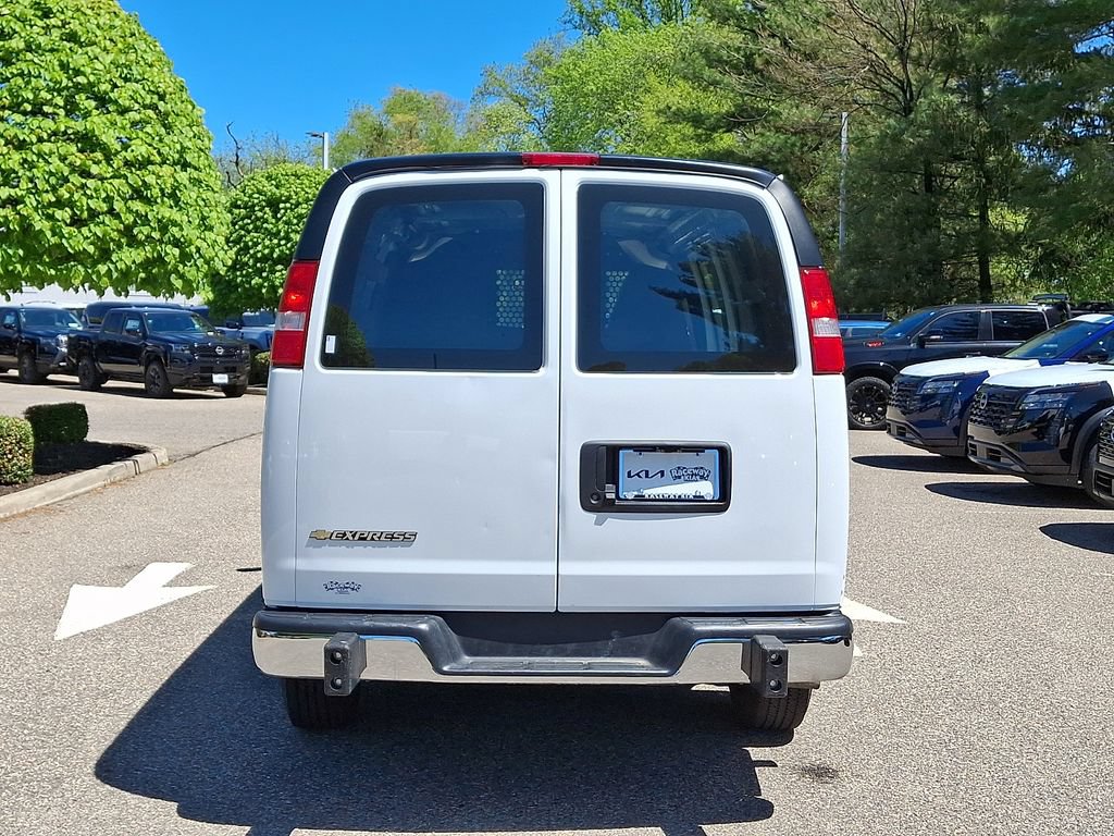Used 2024 Chevrolet Express 2500 w/ Driver Convenience Package RWD image 6