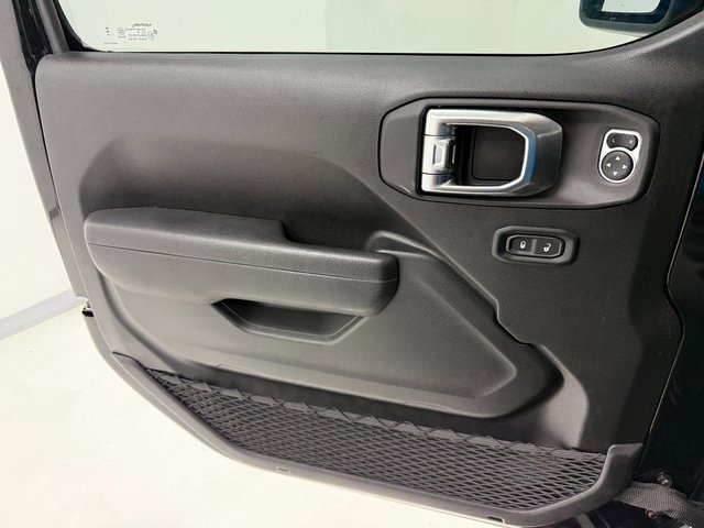 Used 2025 Jeep Gladiator Mojave w/ Convenience Group image 16