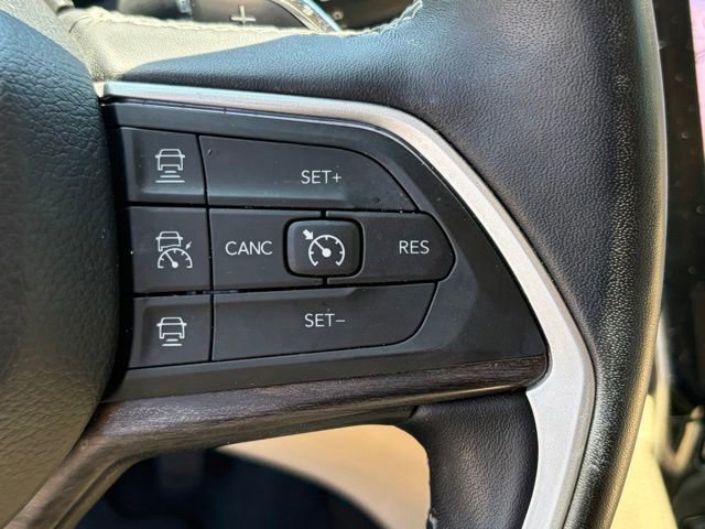 Used 2022 Jeep Grand Cherokee L Limited AWD/4WD image 17