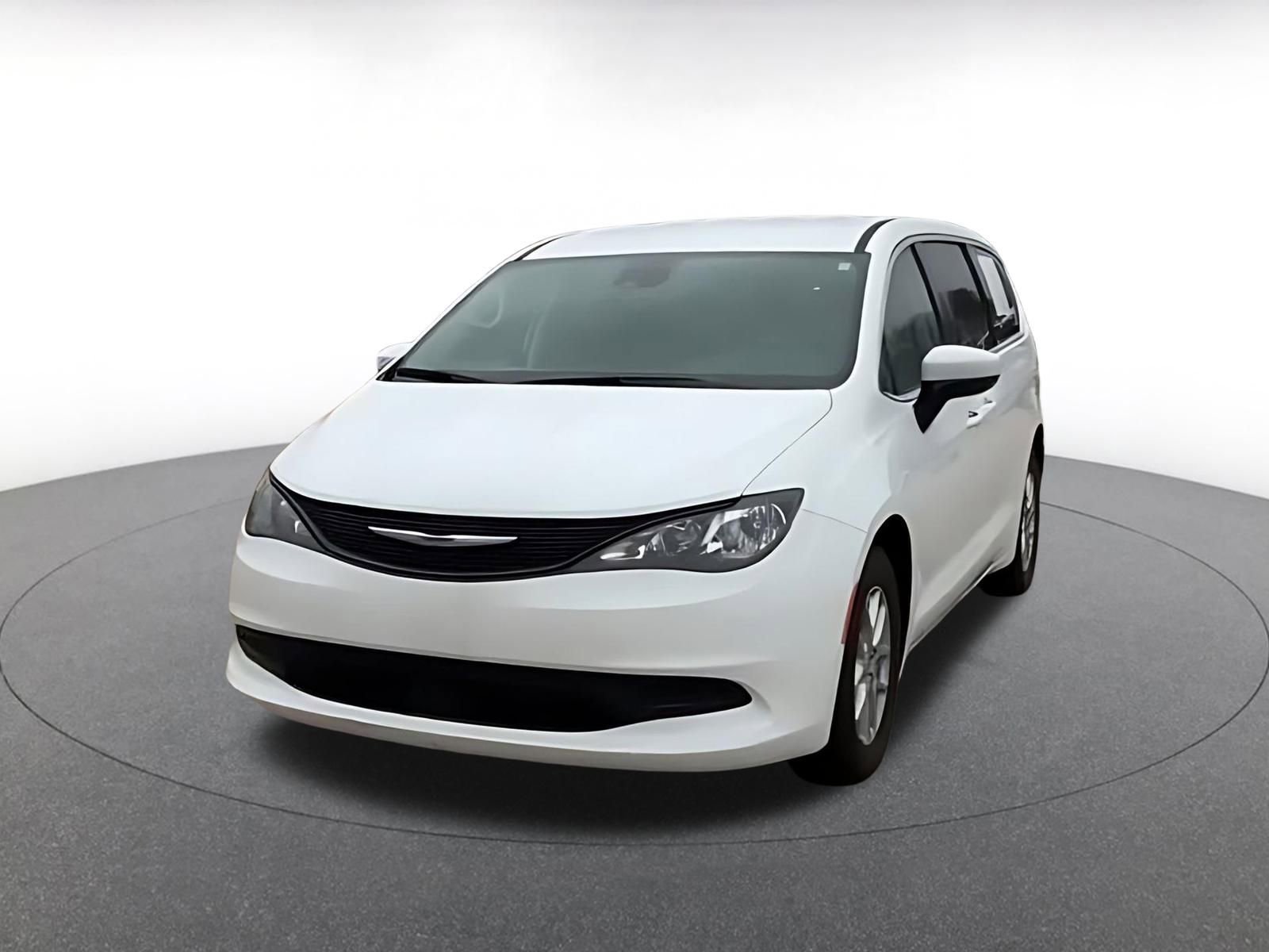 Used 2023 Chrysler Voyager LX image 7