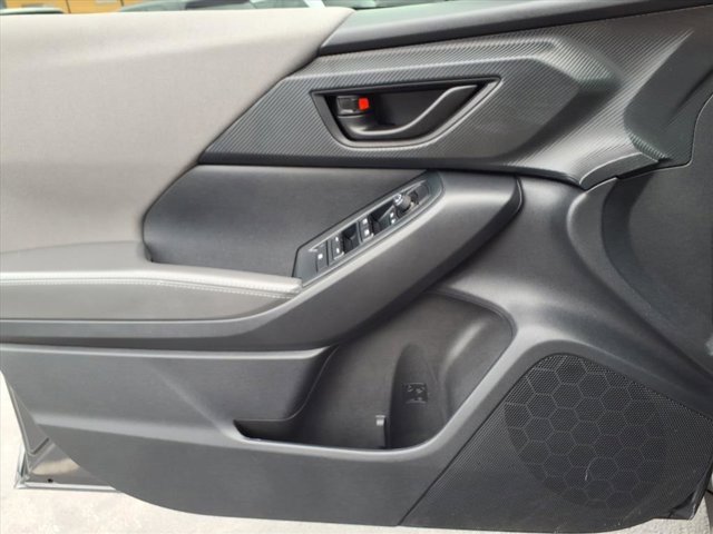 Used 2025 Subaru Crosstrek 2.0i Premium image 18