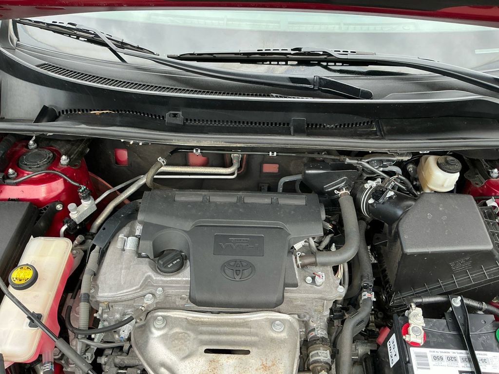 Used 2018 Toyota RAV4 LE FWD image 25