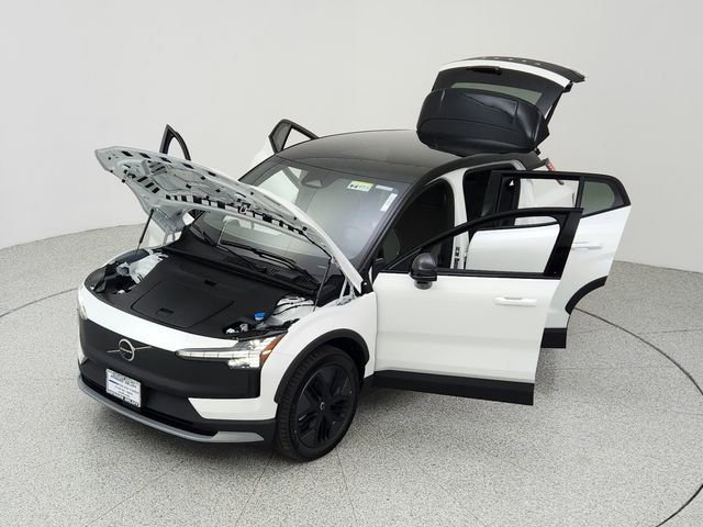 New 2026 Volvo EX30 Cross Country Ultra image 17