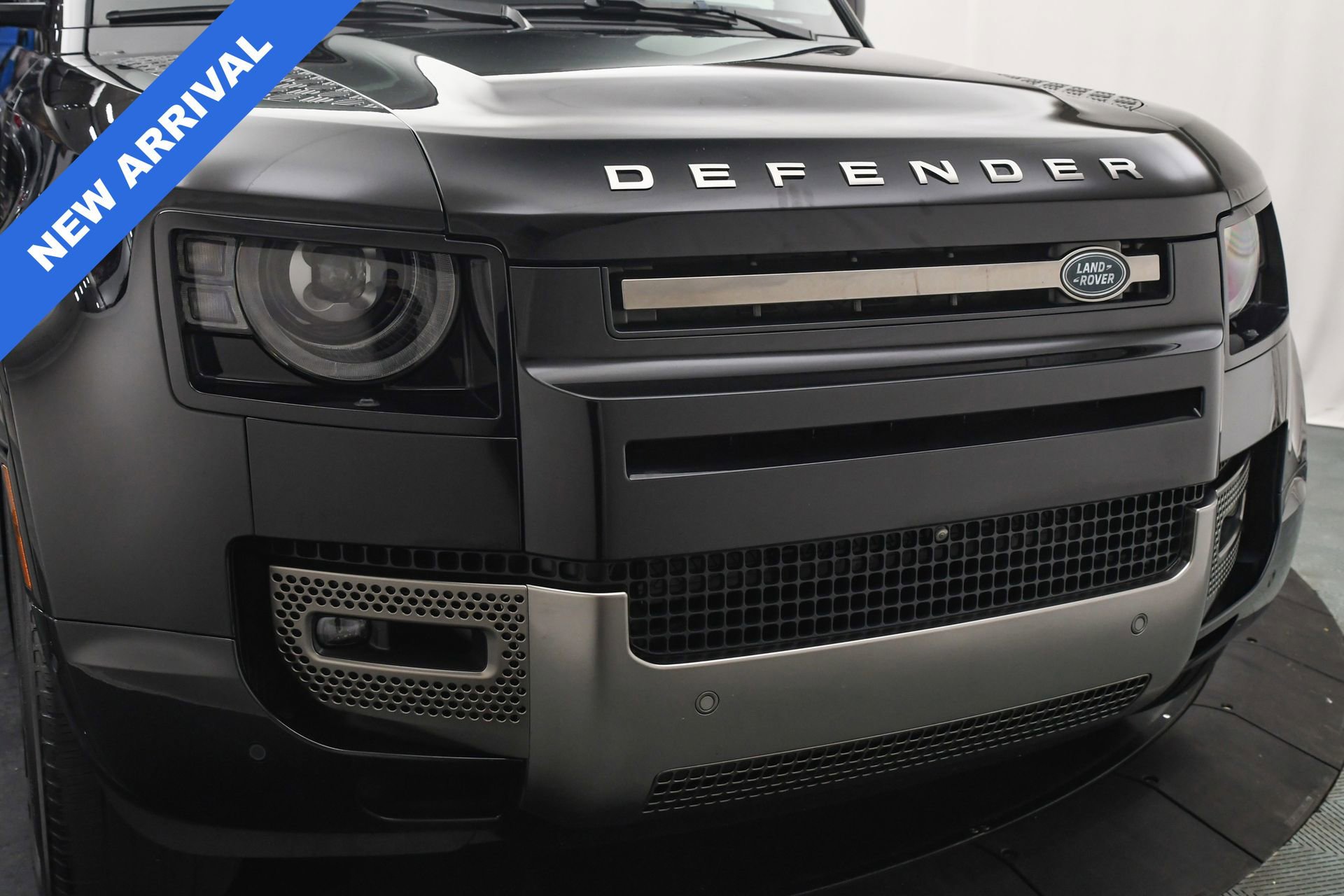 Used 2023 Land Rover Defender 130 X image 25