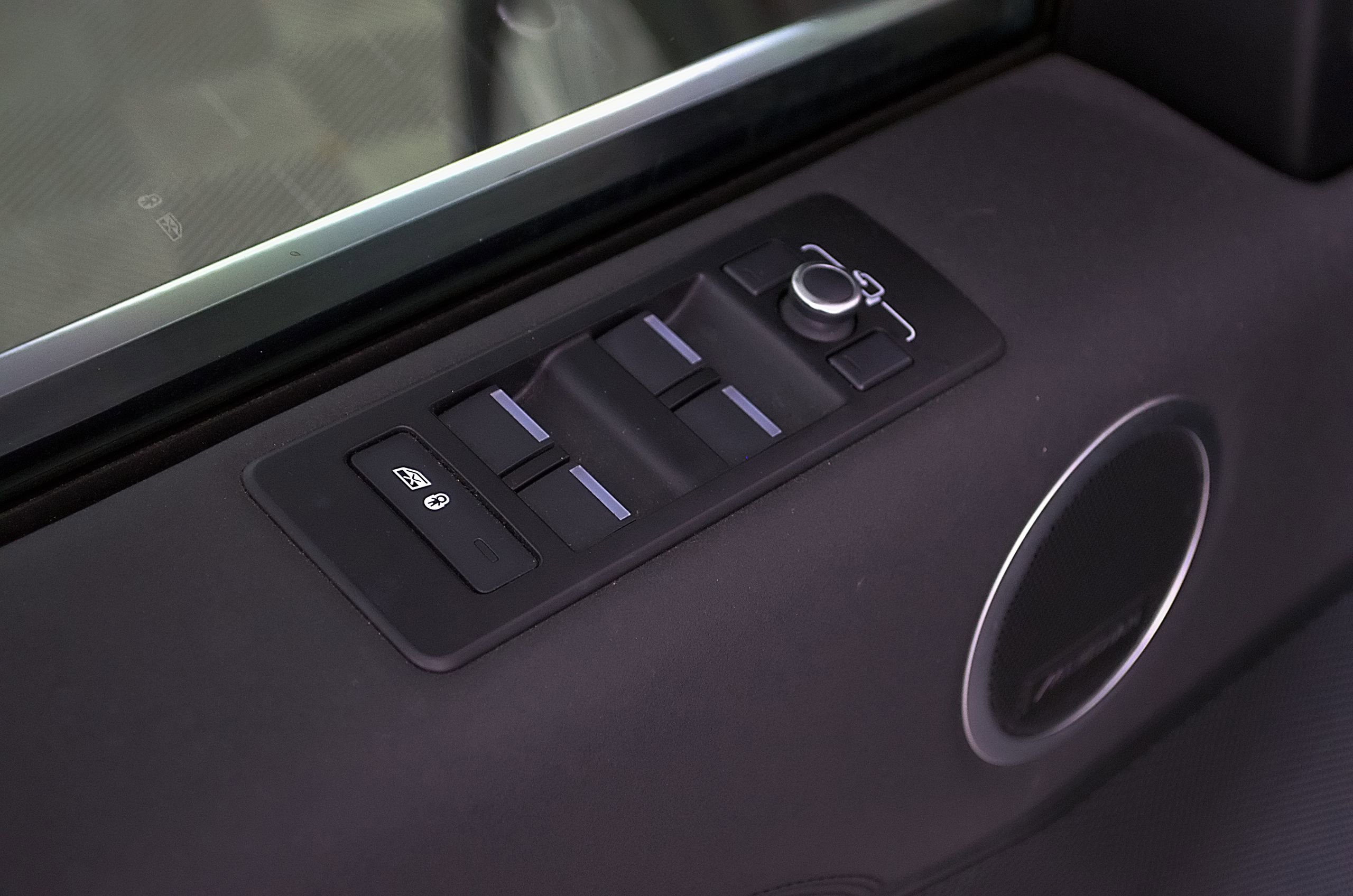 Used 2020 Land Rover Discovery HSE AWD/4WD image 16