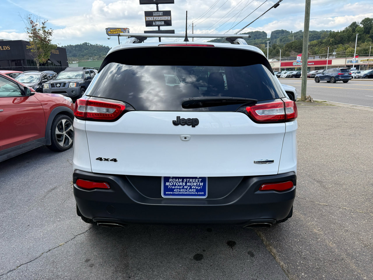 Used 2018 Jeep Cherokee Latitude Plus w/ Comfort/Convenience Group image 5