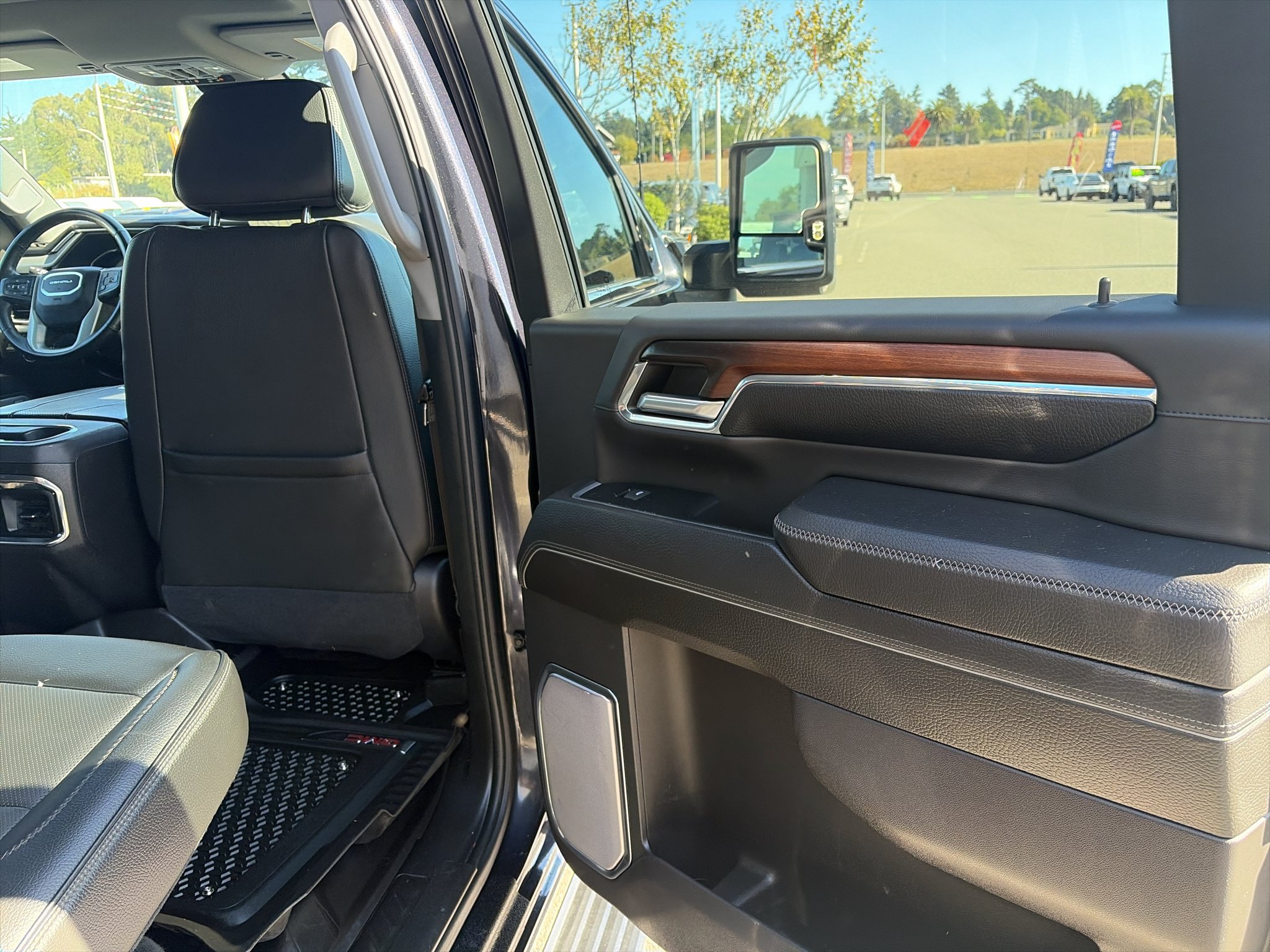 Used 2024 GMC Sierra 3500 Denali w/ Denali Reserve Package AWD/4WD image 21