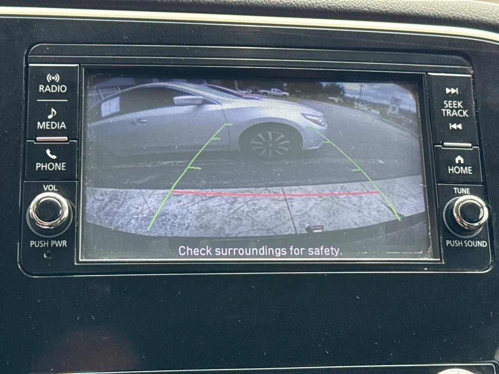 Used 2020 Mitsubishi Outlander ES image 19