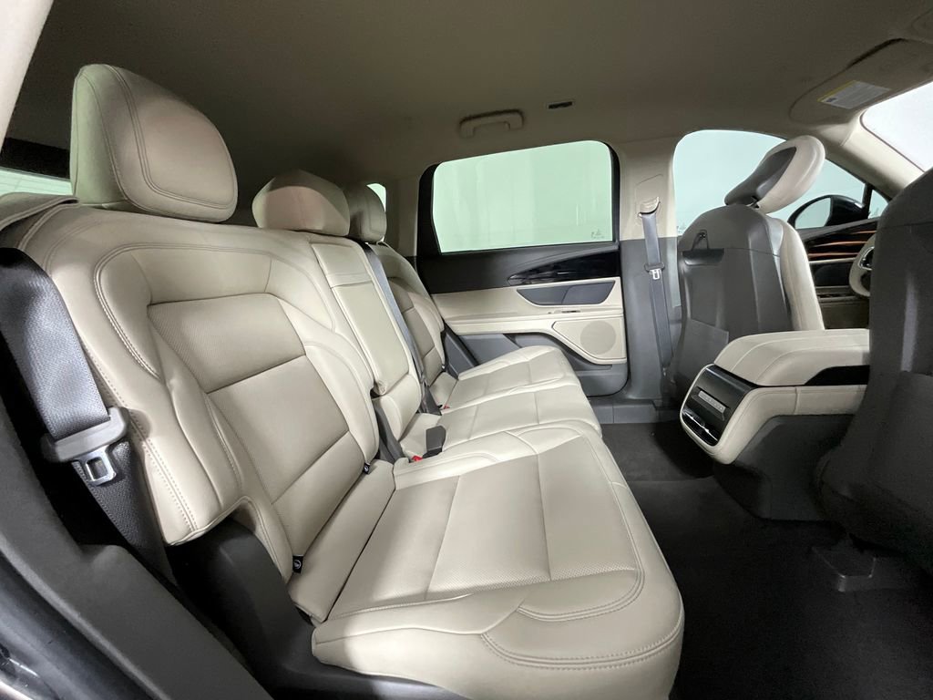 Used 2025 Lincoln Nautilus Premier AWD/4WD image 23
