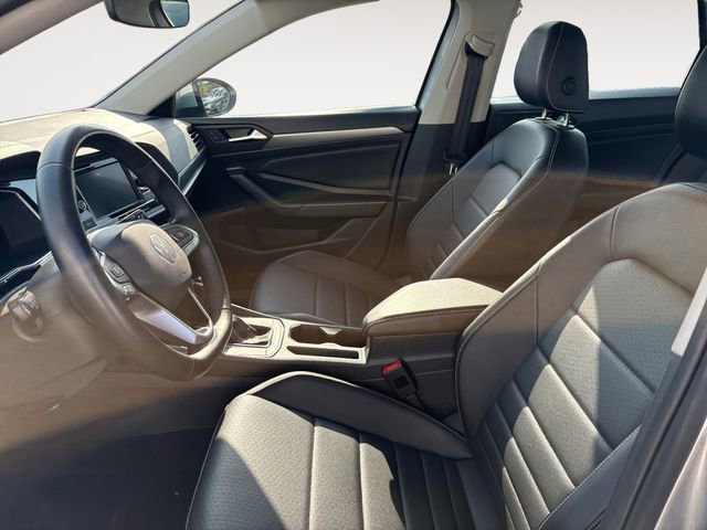 Used 2024 Volkswagen Jetta SE FWD image 9
