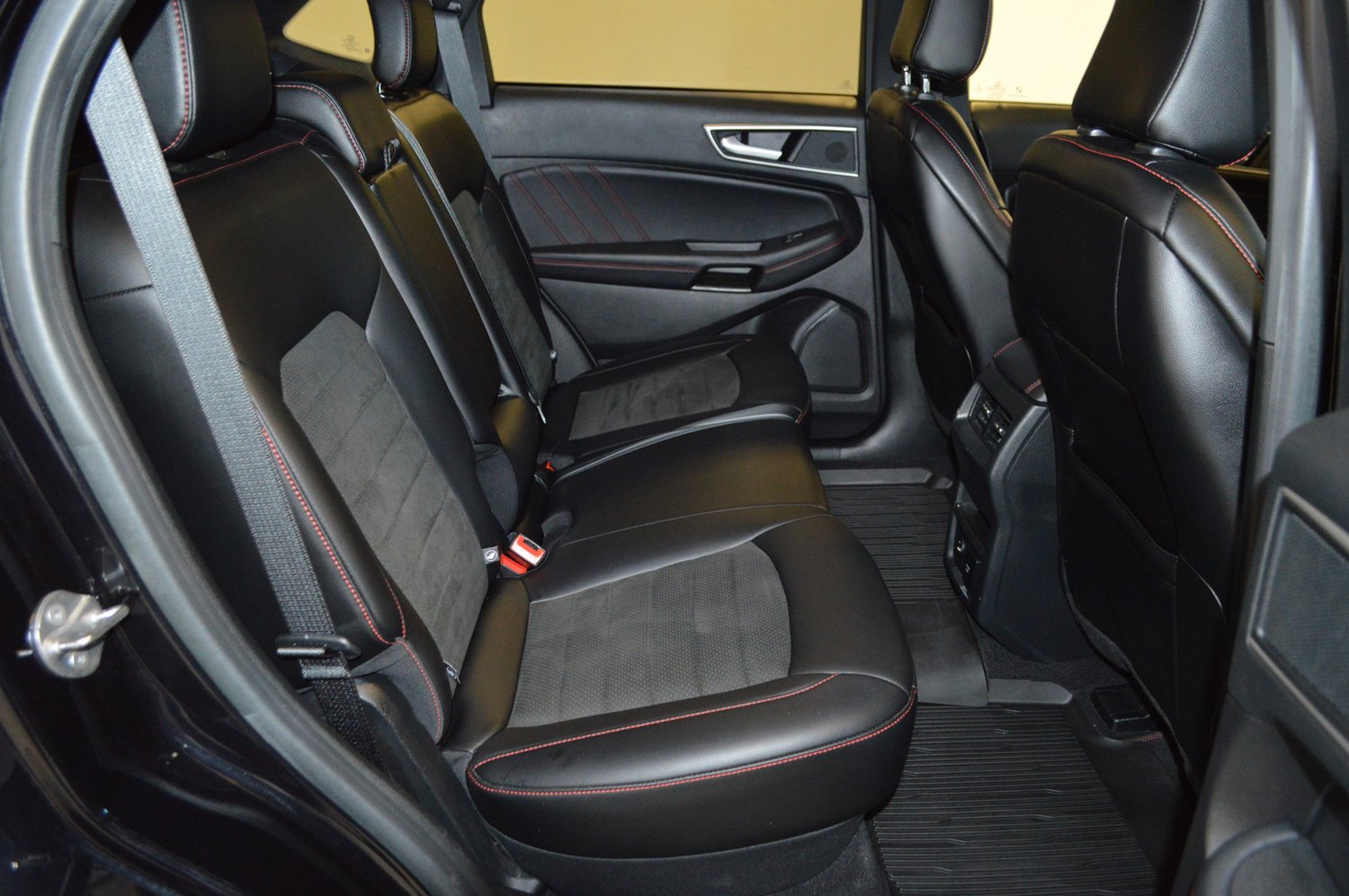 Used 2021 Ford Edge ST-Line AWD/4WD image 12