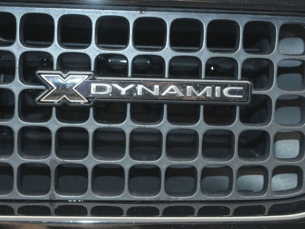 Used 2023 Land Rover Defender 110 X-Dynamic SE image 11