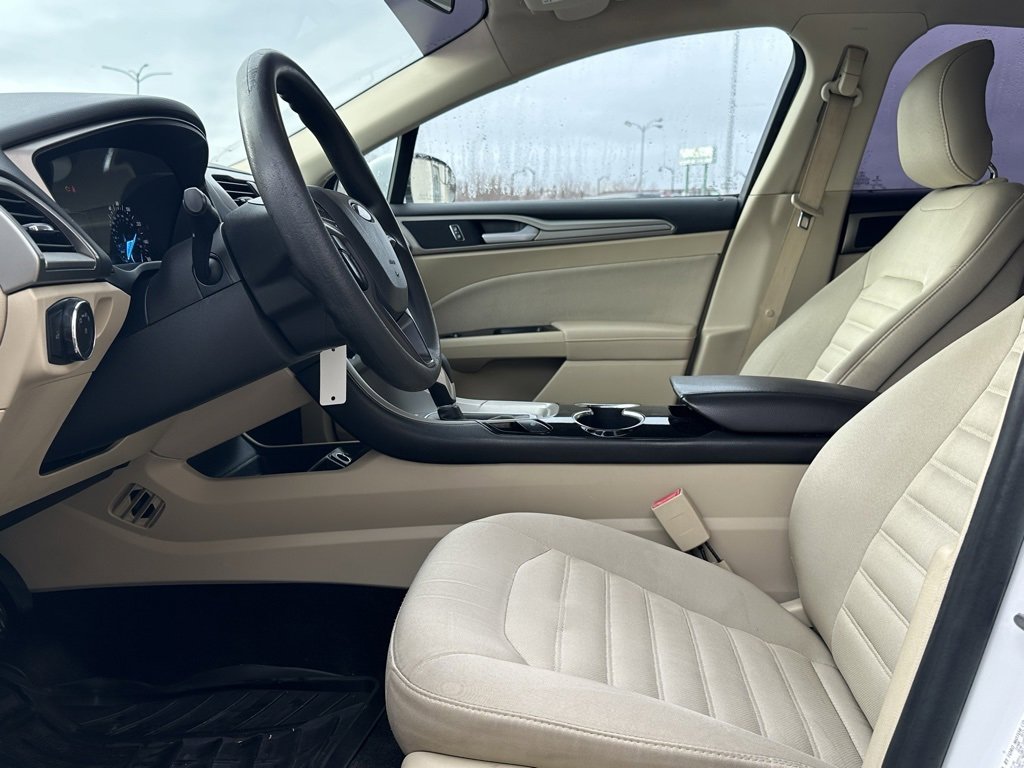 Used 2014 Ford Fusion SE image 9